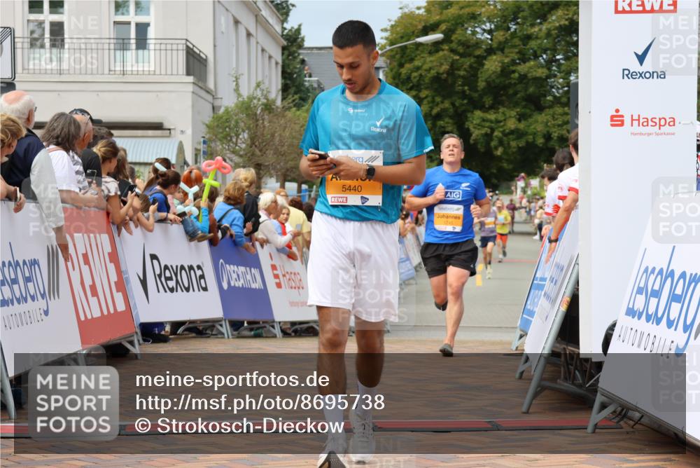 31.08.2025 - 21. Blankeneser Heldenlauf Strokosch-Dieckow http://msf.ph/oto/8695738 31.08.2025 12:24:55 Ziel 5216, 5440, 5745 meine-sportfotos.de