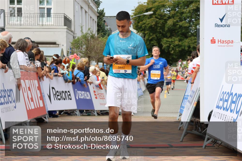 31.08.2025 - 21. Blankeneser Heldenlauf Strokosch-Dieckow http://msf.ph/oto/8695740 31.08.2025 12:24:55 Ziel 5216, 5440, 5745 meine-sportfotos.de