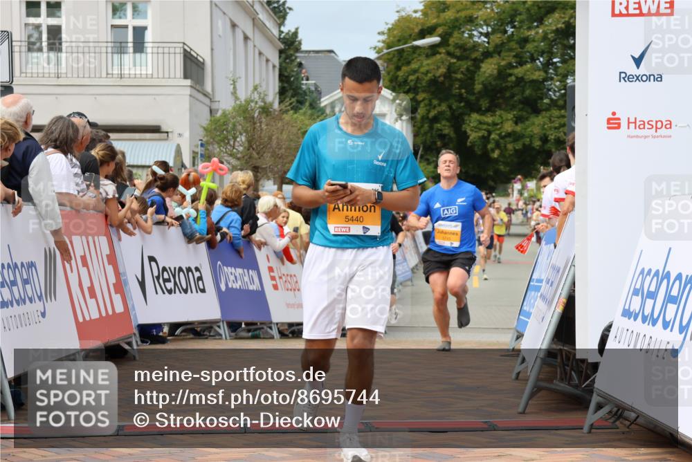 31.08.2025 - 21. Blankeneser Heldenlauf Strokosch-Dieckow http://msf.ph/oto/8695744 31.08.2025 12:24:55 Ziel 5216, 5440, 5745 meine-sportfotos.de