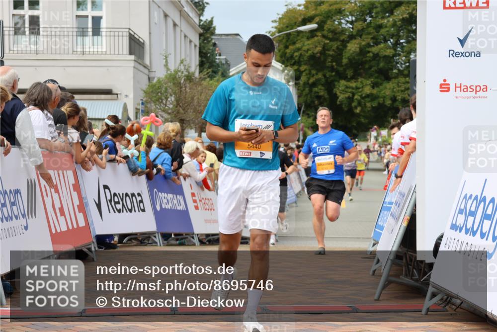 31.08.2025 - 21. Blankeneser Heldenlauf Strokosch-Dieckow http://msf.ph/oto/8695746 31.08.2025 12:24:55 Ziel 5216, 5440, 5745 meine-sportfotos.de