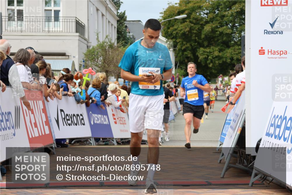 31.08.2025 - 21. Blankeneser Heldenlauf Strokosch-Dieckow http://msf.ph/oto/8695748 31.08.2025 12:24:55 Ziel 5216, 5440, 5745 meine-sportfotos.de