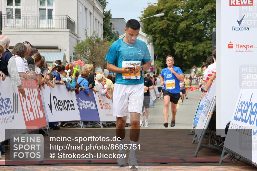 31.08.2025 - 21. Blankeneser Heldenlauf Strokosch-Dieckow http://msf.ph/oto/8695751 31.08.2025 12:24:55 Ziel 5216, 5440, 5745 meine-sportfotos.de