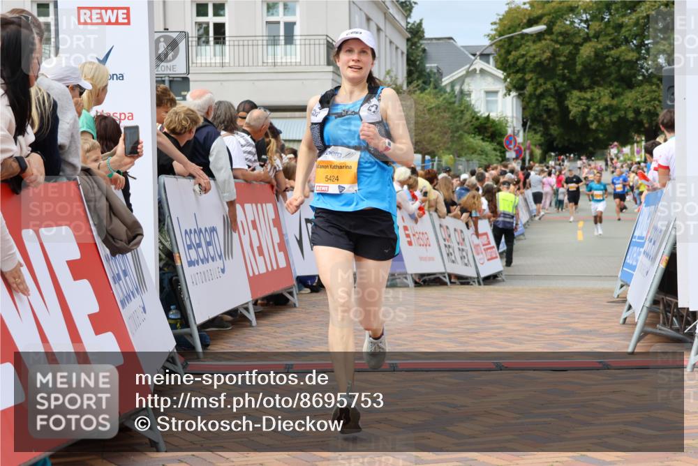 31.08.2025 - 21. Blankeneser Heldenlauf Strokosch-Dieckow http://msf.ph/oto/8695753 31.08.2025 12:24:46 Ziel 5429, 5424, 4246 meine-sportfotos.de