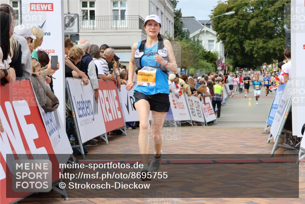 31.08.2025 - 21. Blankeneser Heldenlauf Strokosch-Dieckow http://msf.ph/oto/8695755 31.08.2025 12:24:46 Ziel 5429, 5424, 4246 meine-sportfotos.de