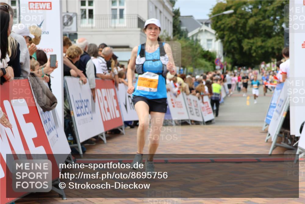 31.08.2025 - 21. Blankeneser Heldenlauf Strokosch-Dieckow http://msf.ph/oto/8695756 31.08.2025 12:24:46 Ziel 5429, 5424, 4246 meine-sportfotos.de