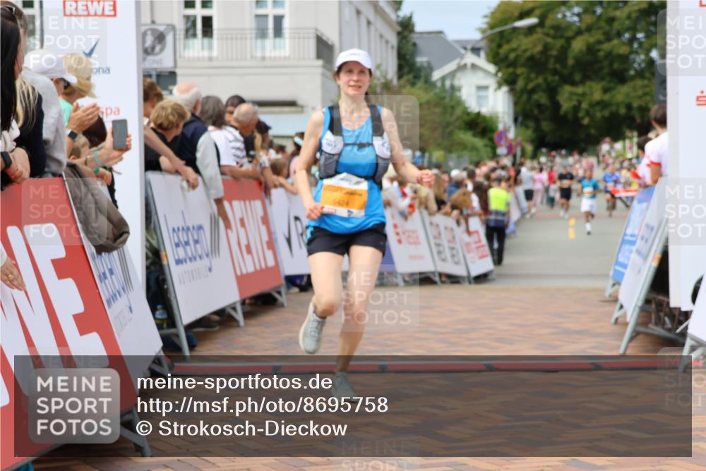 31.08.2025 - 21. Blankeneser Heldenlauf Strokosch-Dieckow http://msf.ph/oto/8695758 31.08.2025 12:24:46 Ziel 5429, 5424, 4246 meine-sportfotos.de