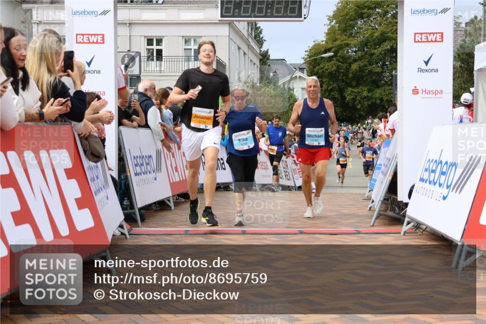 31.08.2025 - 21. Blankeneser Heldenlauf Strokosch-Dieckow http://msf.ph/oto/8695759 31.08.2025 12:29:55 Ziel 5081, 5776, 4229, 4010, 4250, 4165 meine-sportfotos.de