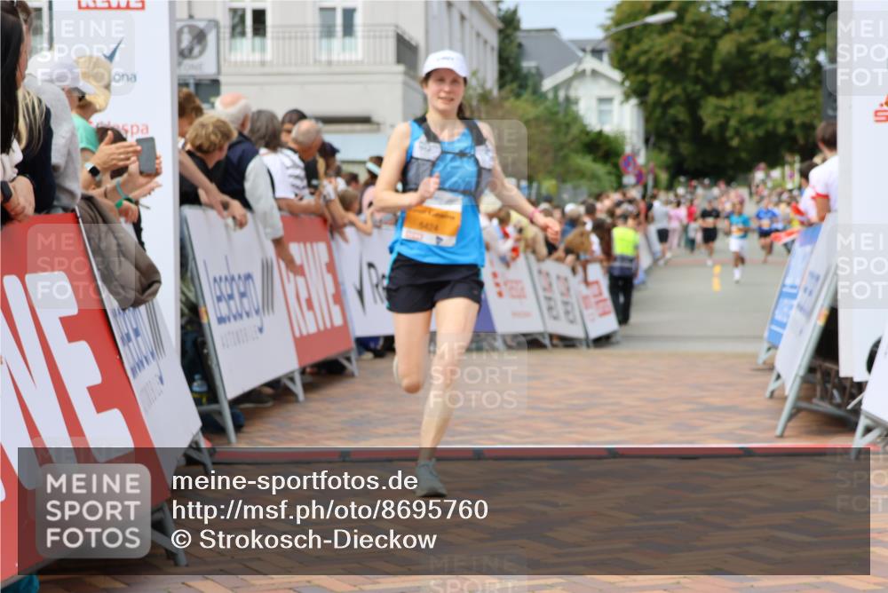 31.08.2025 - 21. Blankeneser Heldenlauf Strokosch-Dieckow http://msf.ph/oto/8695760 31.08.2025 12:24:46 Ziel 5429, 5424, 4246 meine-sportfotos.de