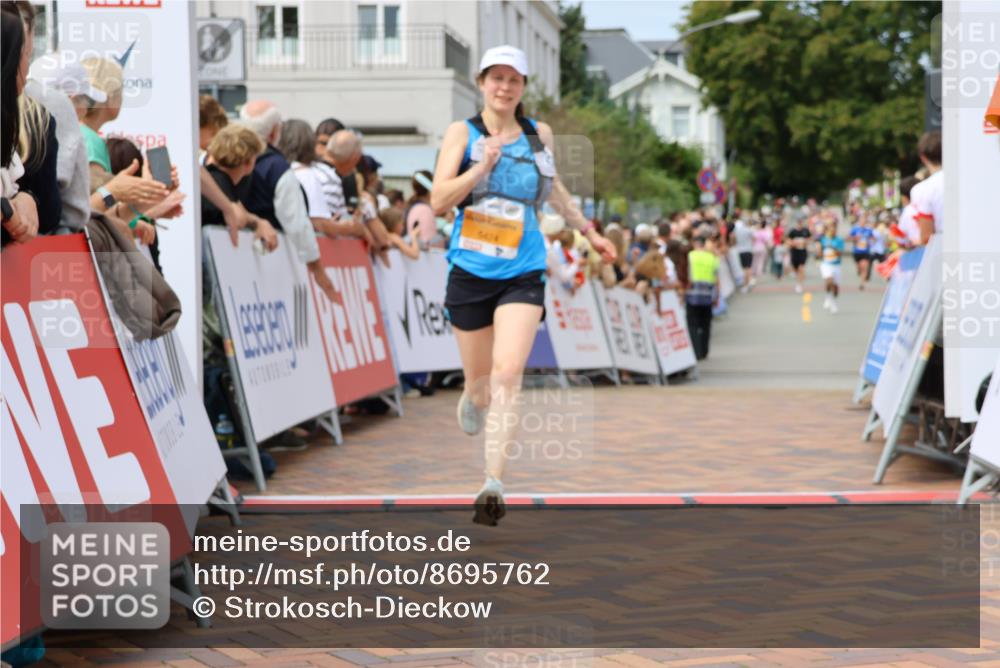 31.08.2025 - 21. Blankeneser Heldenlauf Strokosch-Dieckow http://msf.ph/oto/8695762 31.08.2025 12:24:46 Ziel 5429, 5424, 4246 meine-sportfotos.de