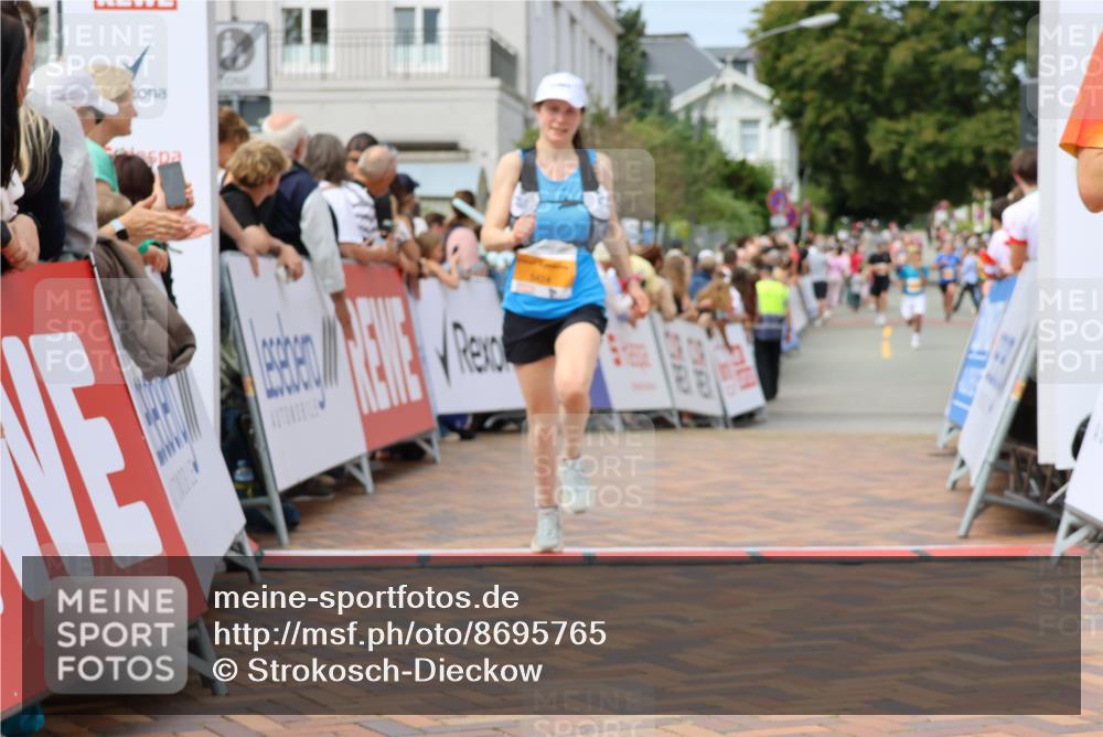 31.08.2025 - 21. Blankeneser Heldenlauf Strokosch-Dieckow http://msf.ph/oto/8695765 31.08.2025 12:24:46 Ziel 5429, 5424, 4246 meine-sportfotos.de