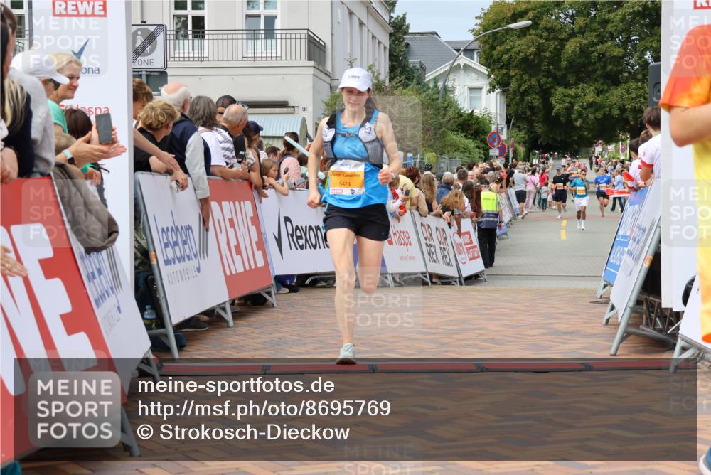 31.08.2025 - 21. Blankeneser Heldenlauf Strokosch-Dieckow http://msf.ph/oto/8695769 31.08.2025 12:24:45 Ziel 5526, 5429, 5424, 4246 meine-sportfotos.de
