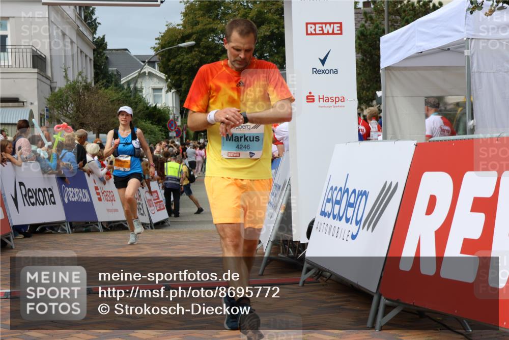 31.08.2025 - 21. Blankeneser Heldenlauf Strokosch-Dieckow http://msf.ph/oto/8695772 31.08.2025 12:24:44 Ziel 5526, 5429, 5424, 4246 meine-sportfotos.de