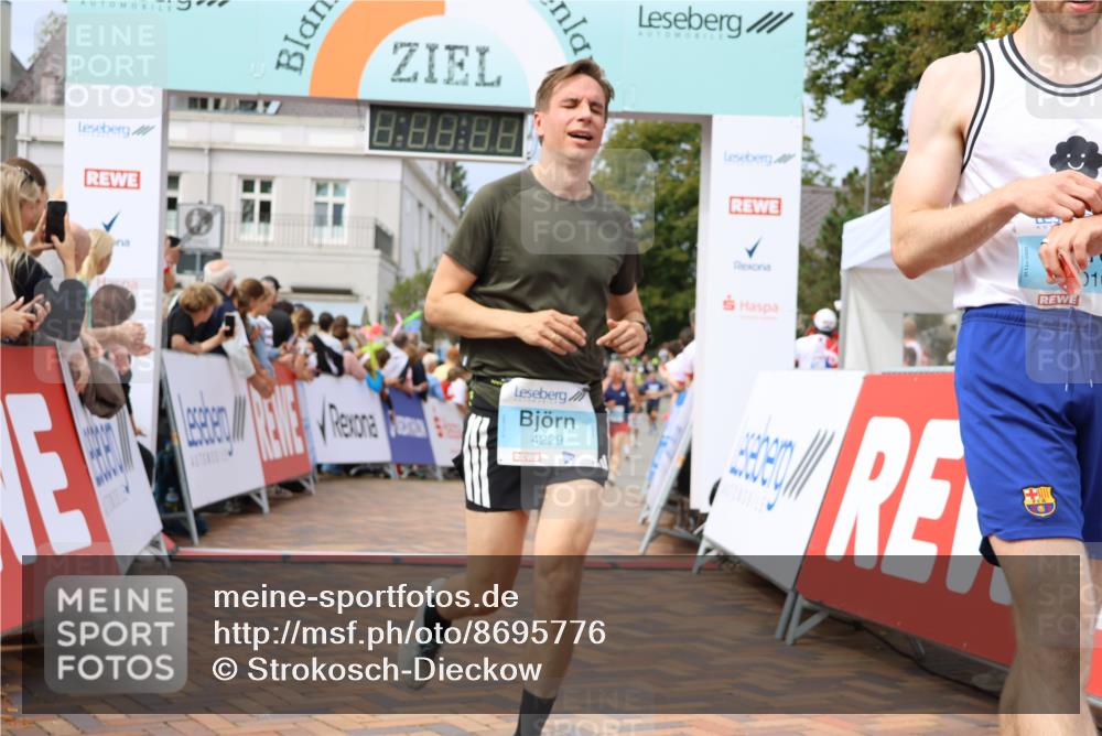 31.08.2025 - 21. Blankeneser Heldenlauf Strokosch-Dieckow http://msf.ph/oto/8695776 31.08.2025 12:29:51 Ziel 5786, 5776, 4229, 4010, 4250, 4165 meine-sportfotos.de