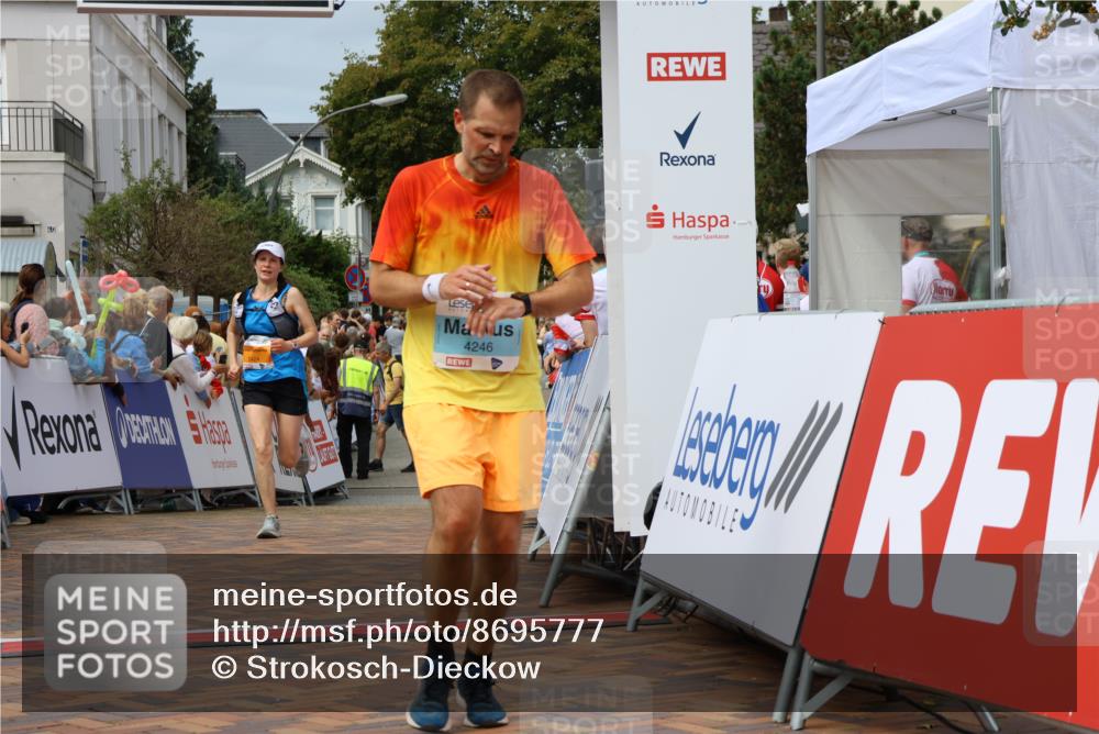 31.08.2025 - 21. Blankeneser Heldenlauf Strokosch-Dieckow http://msf.ph/oto/8695777 31.08.2025 12:24:44 Ziel 5526, 5429, 5424, 4246 meine-sportfotos.de