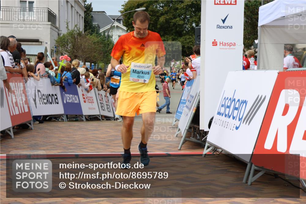 31.08.2025 - 21. Blankeneser Heldenlauf Strokosch-Dieckow http://msf.ph/oto/8695789 31.08.2025 12:24:44 Ziel 5526, 5429, 5424, 4246 meine-sportfotos.de
