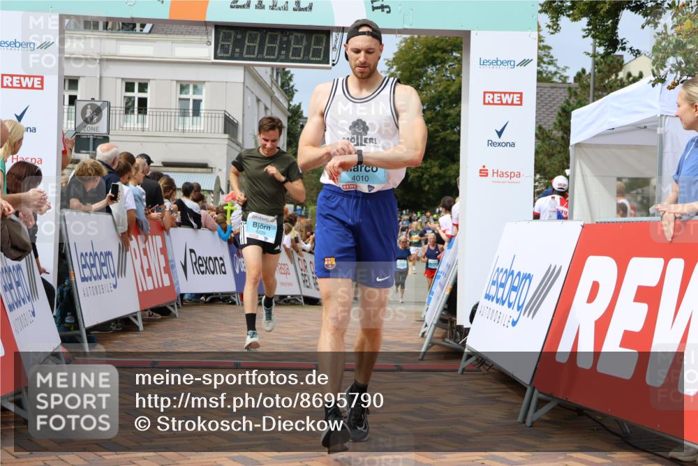 31.08.2025 - 21. Blankeneser Heldenlauf Strokosch-Dieckow http://msf.ph/oto/8695790 31.08.2025 12:29:49 Ziel 5786, 4015, 4229, 4010 meine-sportfotos.de