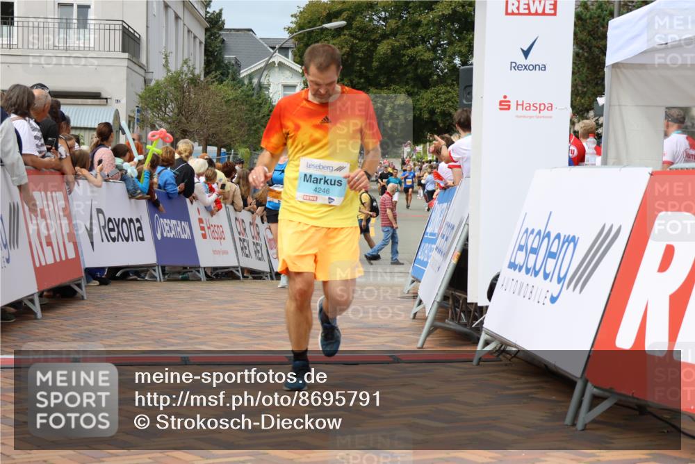 31.08.2025 - 21. Blankeneser Heldenlauf Strokosch-Dieckow http://msf.ph/oto/8695791 31.08.2025 12:24:44 Ziel 5526, 5429, 5424, 4246 meine-sportfotos.de