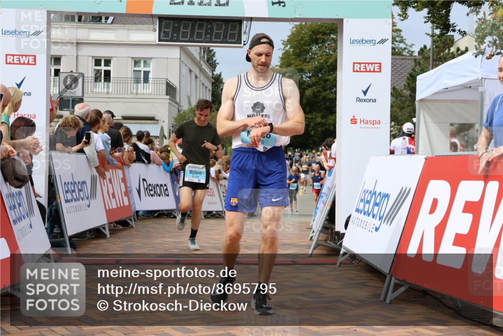 31.08.2025 - 21. Blankeneser Heldenlauf Strokosch-Dieckow http://msf.ph/oto/8695795 31.08.2025 12:29:49 Ziel 5786, 4015, 4229, 4010 meine-sportfotos.de