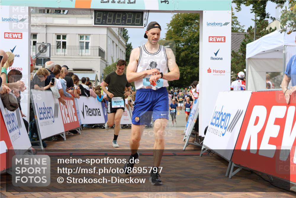 31.08.2025 - 21. Blankeneser Heldenlauf Strokosch-Dieckow http://msf.ph/oto/8695797 31.08.2025 12:29:49 Ziel 5786, 4015, 4229, 4010 meine-sportfotos.de