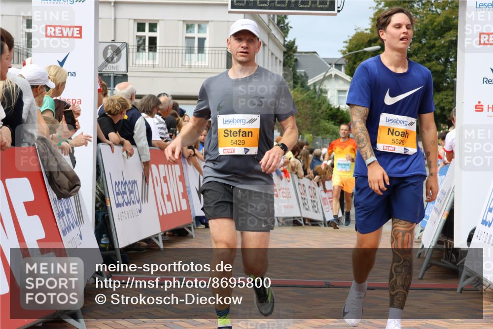 31.08.2025 - 21. Blankeneser Heldenlauf Strokosch-Dieckow http://msf.ph/oto/8695800 31.08.2025 12:24:40 Ziel 5526, 5429, 5456, 4246 meine-sportfotos.de