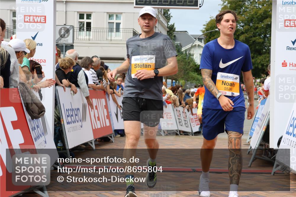 31.08.2025 - 21. Blankeneser Heldenlauf Strokosch-Dieckow http://msf.ph/oto/8695804 31.08.2025 12:24:40 Ziel 5526, 5429, 5456, 4246 meine-sportfotos.de
