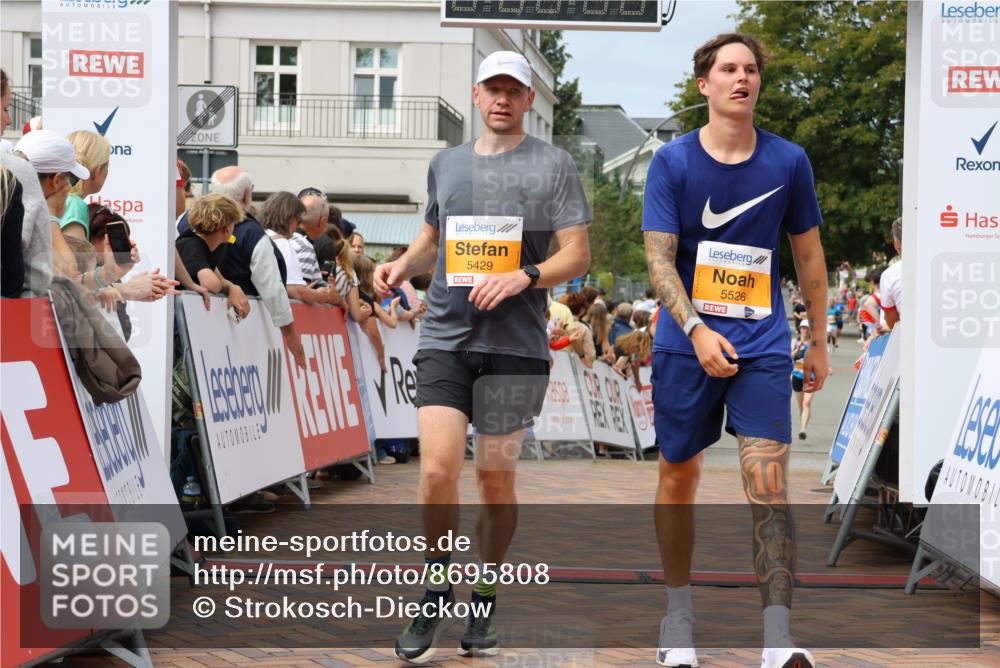 31.08.2025 - 21. Blankeneser Heldenlauf Strokosch-Dieckow http://msf.ph/oto/8695808 31.08.2025 12:24:40 Ziel 5526, 5429, 5456, 4246 meine-sportfotos.de