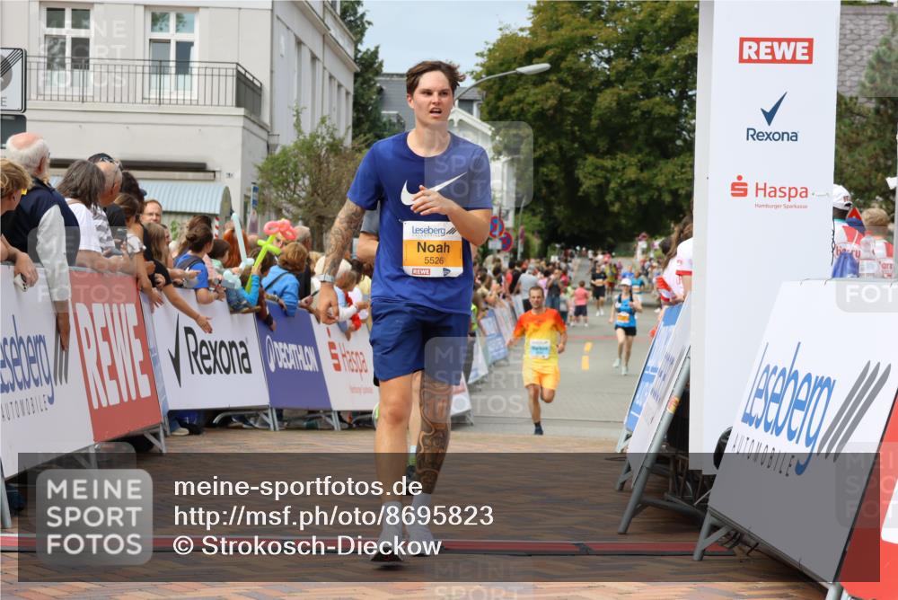 31.08.2025 - 21. Blankeneser Heldenlauf Strokosch-Dieckow http://msf.ph/oto/8695823 31.08.2025 12:24:38 Ziel 5526, 5429, 5456 meine-sportfotos.de