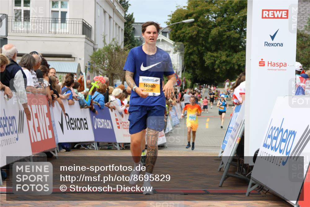 31.08.2025 - 21. Blankeneser Heldenlauf Strokosch-Dieckow http://msf.ph/oto/8695829 31.08.2025 12:24:38 Ziel 5526, 5429, 5456 meine-sportfotos.de