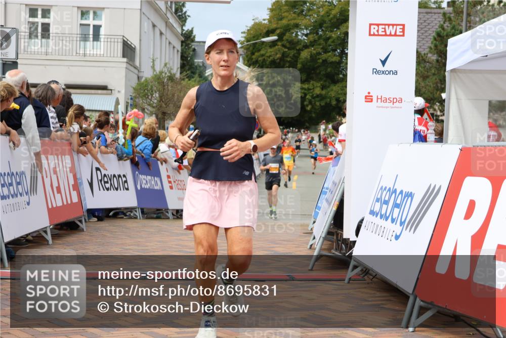 31.08.2025 - 21. Blankeneser Heldenlauf Strokosch-Dieckow http://msf.ph/oto/8695831 31.08.2025 12:24:34 Ziel 5526, 5456, 4235 meine-sportfotos.de