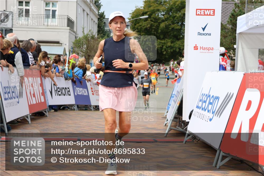 31.08.2025 - 21. Blankeneser Heldenlauf Strokosch-Dieckow http://msf.ph/oto/8695833 31.08.2025 12:24:34 Ziel 5526, 5456, 4235 meine-sportfotos.de