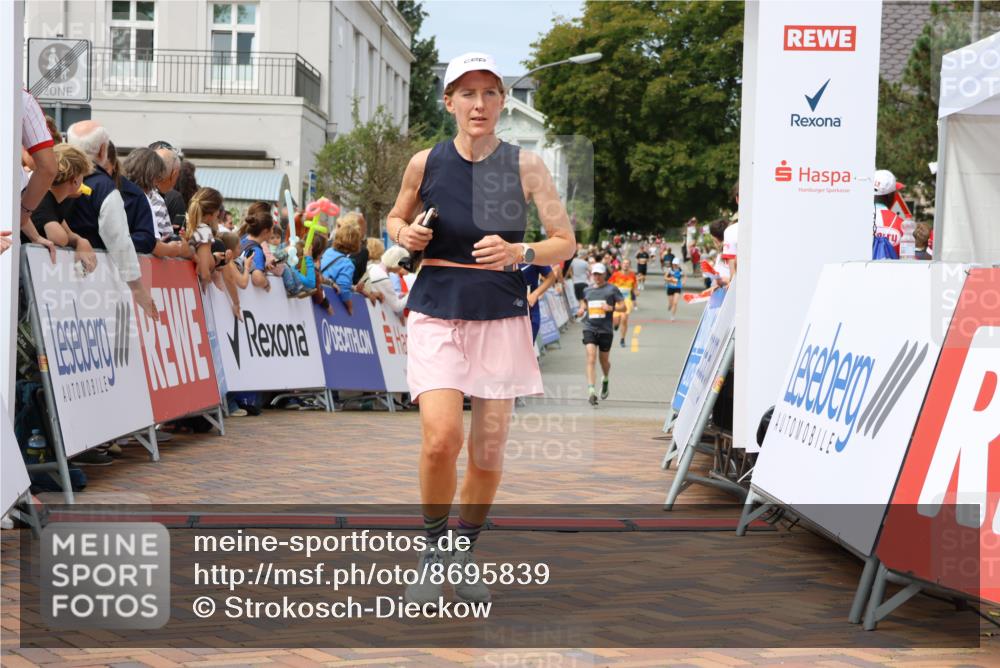 31.08.2025 - 21. Blankeneser Heldenlauf Strokosch-Dieckow http://msf.ph/oto/8695839 31.08.2025 12:24:34 Ziel 5526, 5456, 4235 meine-sportfotos.de