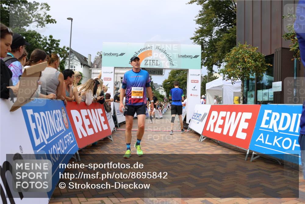 31.08.2025 - 21. Blankeneser Heldenlauf Strokosch-Dieckow http://msf.ph/oto/8695842 31.08.2025 12:29:37 Ziel 5585, 5671, 5280, 4015 meine-sportfotos.de
