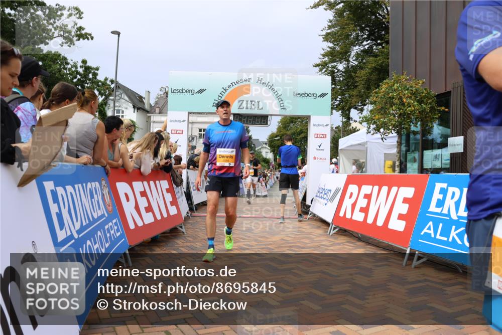 31.08.2025 - 21. Blankeneser Heldenlauf Strokosch-Dieckow http://msf.ph/oto/8695845 31.08.2025 12:29:37 Ziel 5585, 5671, 5280, 4015 meine-sportfotos.de