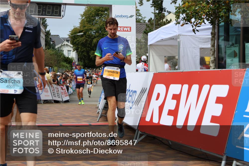 31.08.2025 - 21. Blankeneser Heldenlauf Strokosch-Dieckow http://msf.ph/oto/8695847 31.08.2025 12:29:31 Ziel 5585, 5671, 5774, 5582, 5255, 4005 meine-sportfotos.de