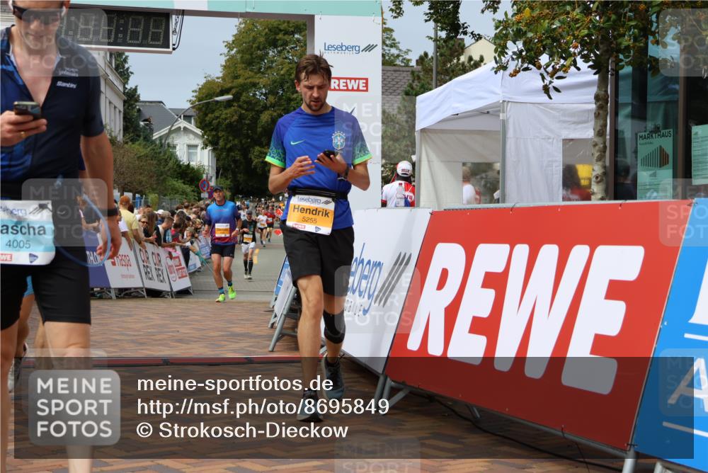 31.08.2025 - 21. Blankeneser Heldenlauf Strokosch-Dieckow http://msf.ph/oto/8695849 31.08.2025 12:29:31 Ziel 5585, 5671, 5774, 5582, 5255, 4005 meine-sportfotos.de