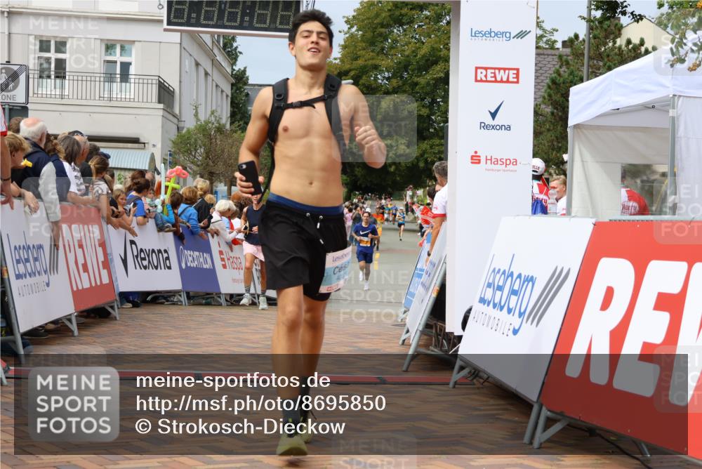 31.08.2025 - 21. Blankeneser Heldenlauf Strokosch-Dieckow http://msf.ph/oto/8695850 31.08.2025 12:24:30 Ziel 5456, 4235, 4071 meine-sportfotos.de