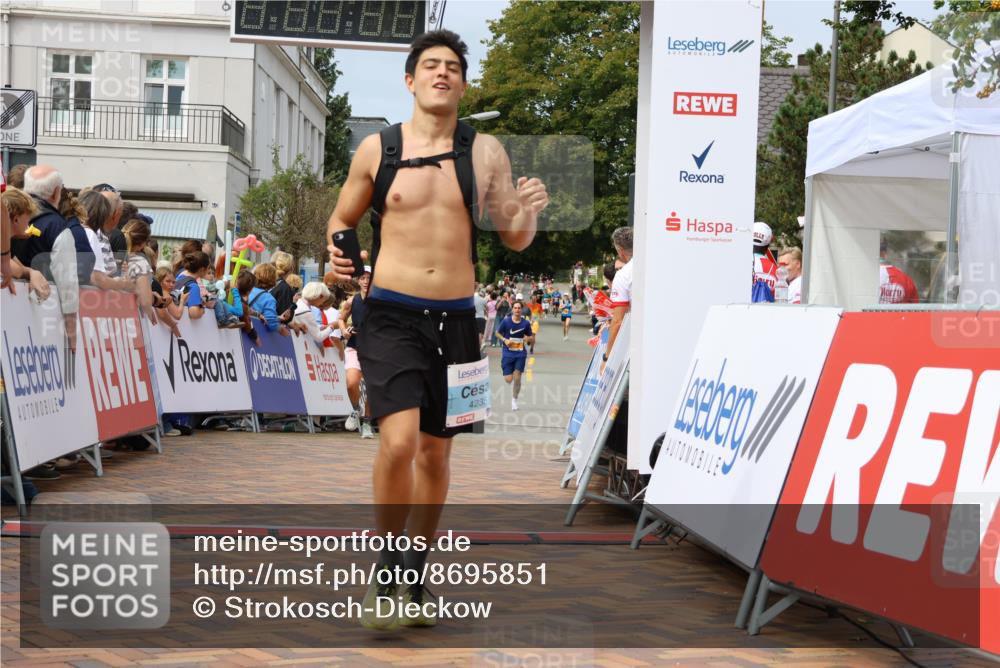 31.08.2025 - 21. Blankeneser Heldenlauf Strokosch-Dieckow http://msf.ph/oto/8695851 31.08.2025 12:24:30 Ziel 5456, 4235, 4071 meine-sportfotos.de