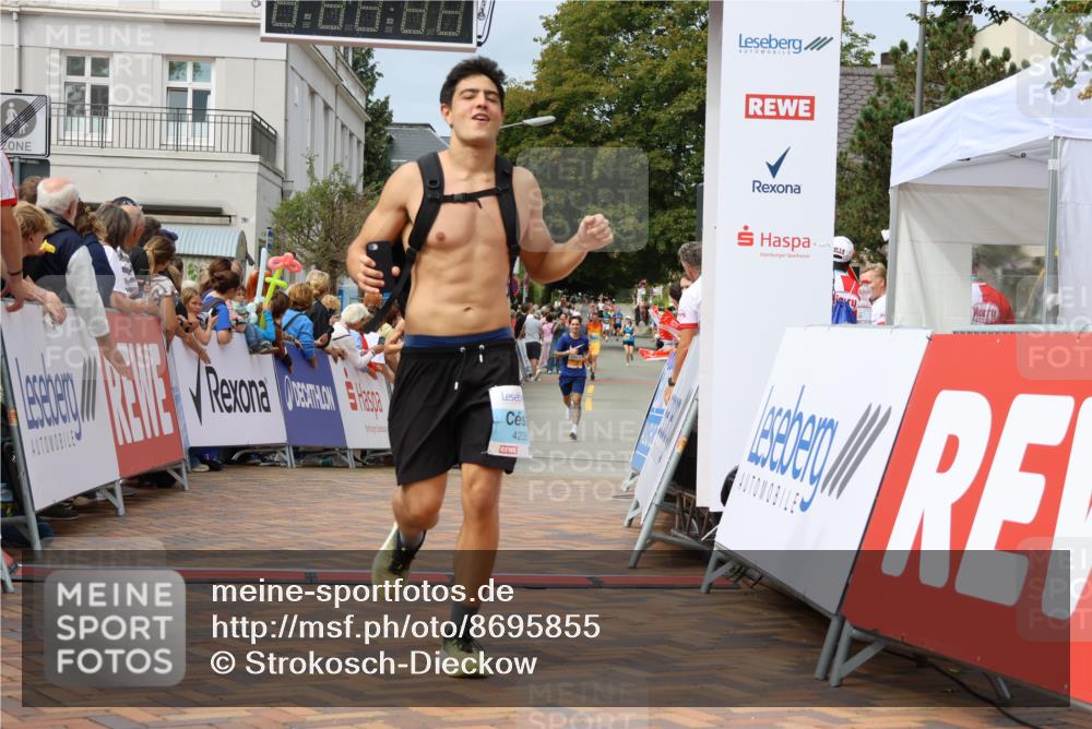 31.08.2025 - 21. Blankeneser Heldenlauf Strokosch-Dieckow http://msf.ph/oto/8695855 31.08.2025 12:24:30 Ziel 5456, 4235, 4071 meine-sportfotos.de