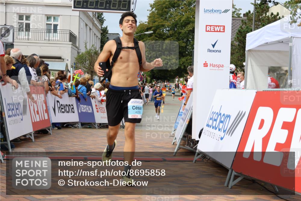 31.08.2025 - 21. Blankeneser Heldenlauf Strokosch-Dieckow http://msf.ph/oto/8695858 31.08.2025 12:24:30 Ziel 5456, 4235, 4071 meine-sportfotos.de