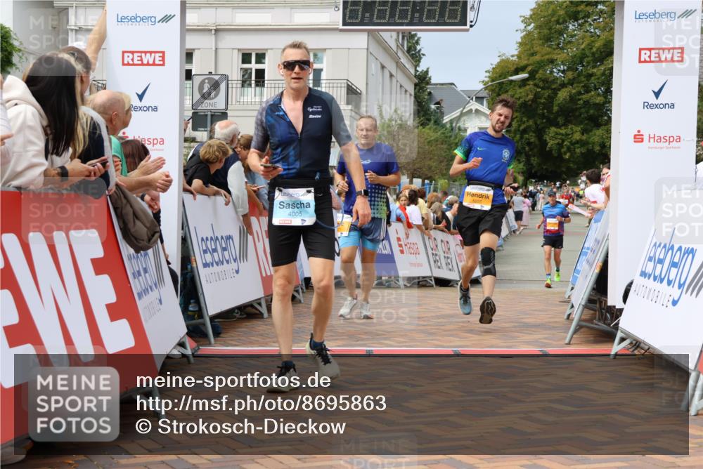 31.08.2025 - 21. Blankeneser Heldenlauf Strokosch-Dieckow http://msf.ph/oto/8695863 31.08.2025 12:29:28 Ziel 5149, 5671, 5774, 5582, 5255, 4005 meine-sportfotos.de