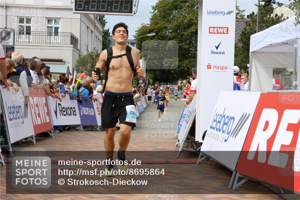 31.08.2025 - 21. Blankeneser Heldenlauf Strokosch-Dieckow http://msf.ph/oto/8695864 31.08.2025 12:24:30 Ziel 5456, 4235, 4071 meine-sportfotos.de