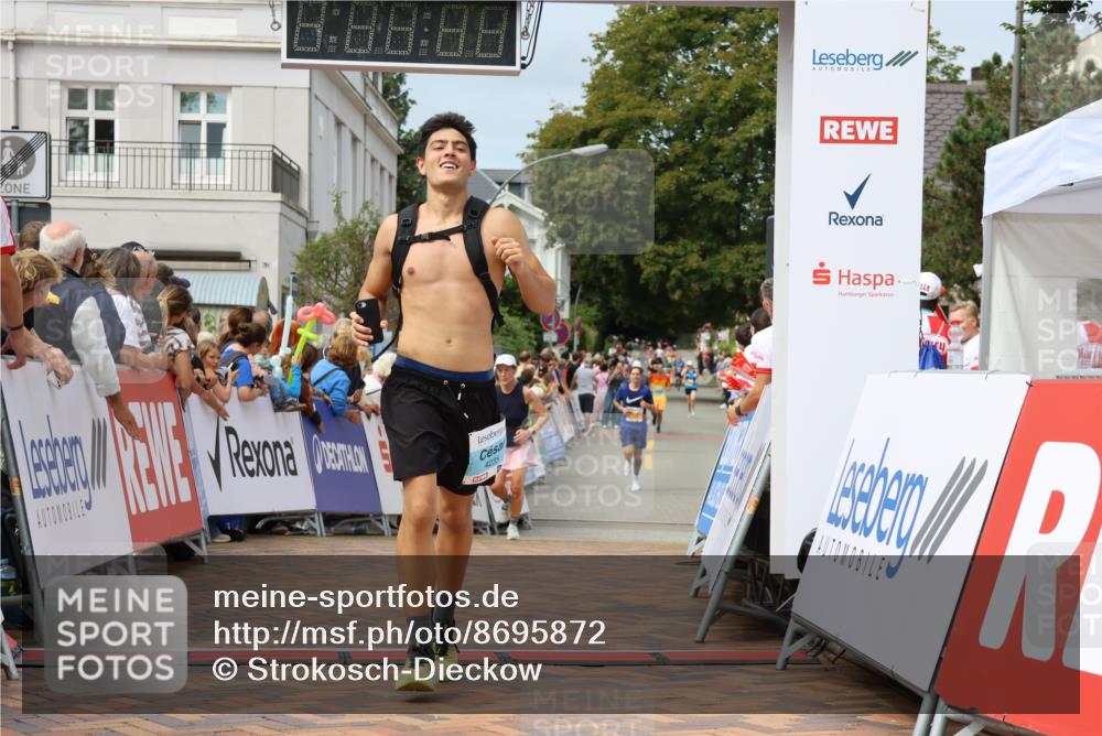 31.08.2025 - 21. Blankeneser Heldenlauf Strokosch-Dieckow http://msf.ph/oto/8695872 31.08.2025 12:24:29 Ziel 5456, 4235, 4071 meine-sportfotos.de