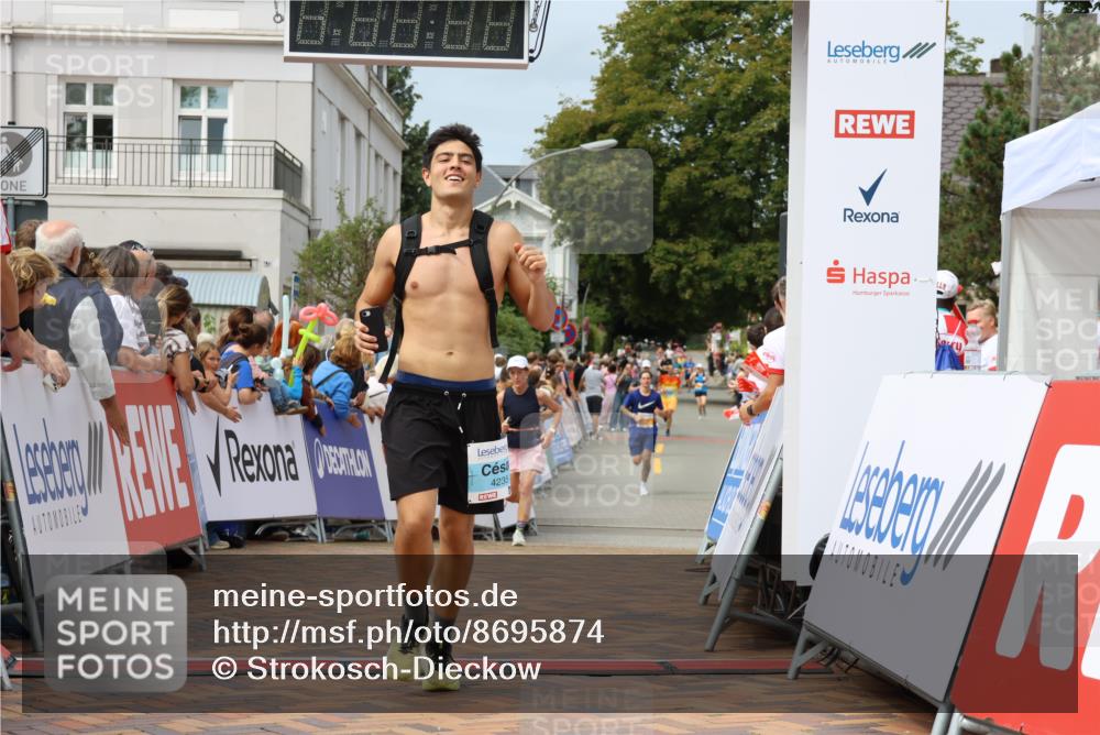 31.08.2025 - 21. Blankeneser Heldenlauf Strokosch-Dieckow http://msf.ph/oto/8695874 31.08.2025 12:24:29 Ziel 5456, 4235, 4071 meine-sportfotos.de