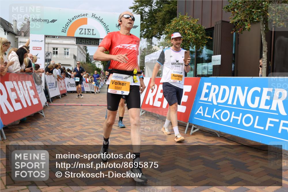 31.08.2025 - 21. Blankeneser Heldenlauf Strokosch-Dieckow http://msf.ph/oto/8695875 31.08.2025 12:29:26 Ziel 5148, 5149, 5633, 5632, 5478, 5671, 5774, 5582, 5255, 4182, 4005 meine-sportfotos.de