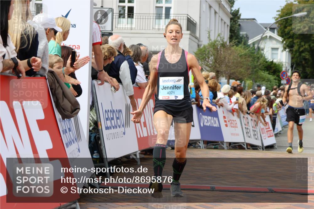 31.08.2025 - 21. Blankeneser Heldenlauf Strokosch-Dieckow http://msf.ph/oto/8695876 31.08.2025 12:24:25 Ziel 5398, 4235, 4071 meine-sportfotos.de