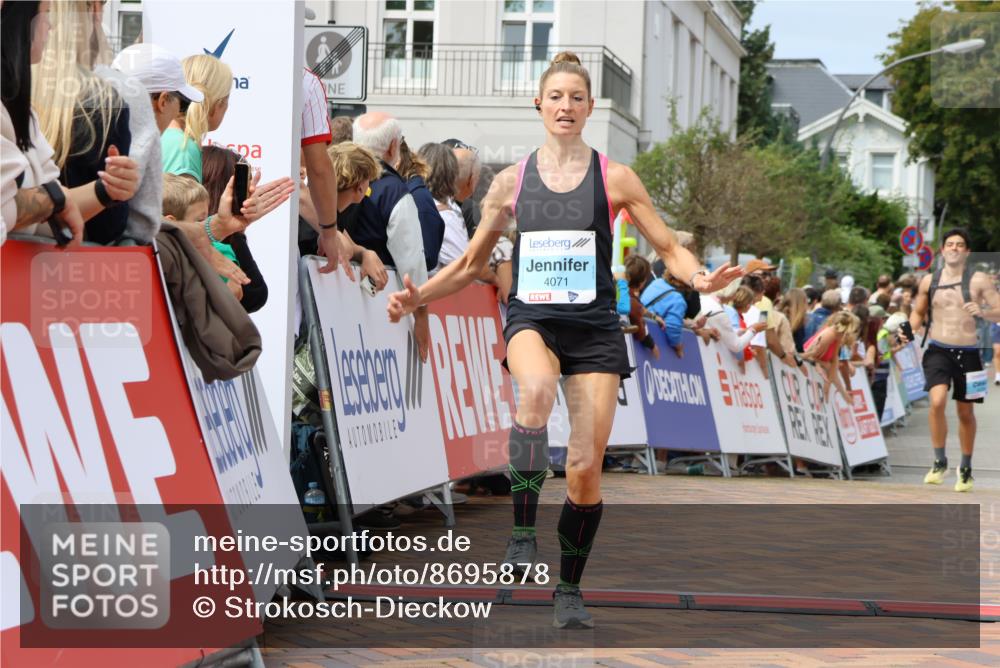 31.08.2025 - 21. Blankeneser Heldenlauf Strokosch-Dieckow http://msf.ph/oto/8695878 31.08.2025 12:24:25 Ziel 5398, 4235, 4071 meine-sportfotos.de