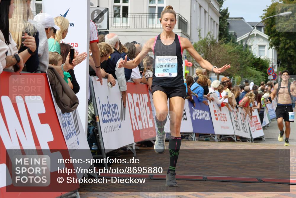31.08.2025 - 21. Blankeneser Heldenlauf Strokosch-Dieckow http://msf.ph/oto/8695880 31.08.2025 12:24:25 Ziel 5398, 4235, 4071 meine-sportfotos.de