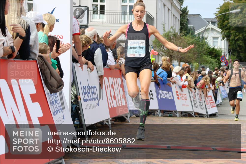 31.08.2025 - 21. Blankeneser Heldenlauf Strokosch-Dieckow http://msf.ph/oto/8695882 31.08.2025 12:24:25 Ziel 5398, 4235, 4071 meine-sportfotos.de