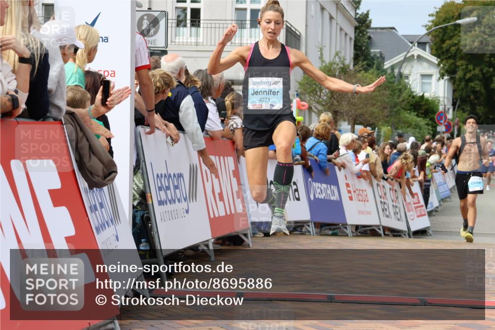 31.08.2025 - 21. Blankeneser Heldenlauf Strokosch-Dieckow http://msf.ph/oto/8695886 31.08.2025 12:24:25 Ziel 5398, 4235, 4071 meine-sportfotos.de