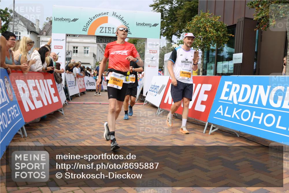 31.08.2025 - 21. Blankeneser Heldenlauf Strokosch-Dieckow http://msf.ph/oto/8695887 31.08.2025 12:29:25 Ziel 5148, 5149, 5633, 5632, 5478, 5671, 5774, 5582, 5255, 4182, 4005 meine-sportfotos.de